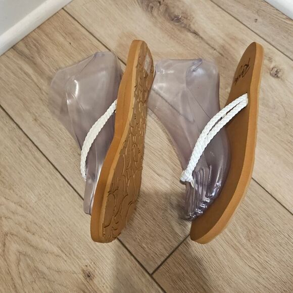 Roxy White Flip Flops Size 8 - Picture 3 of 5